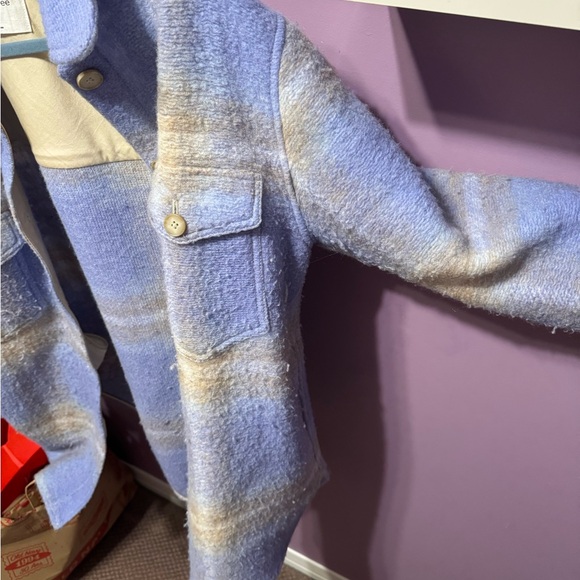 Aritzia shacket size medium - Picture 3 of 3